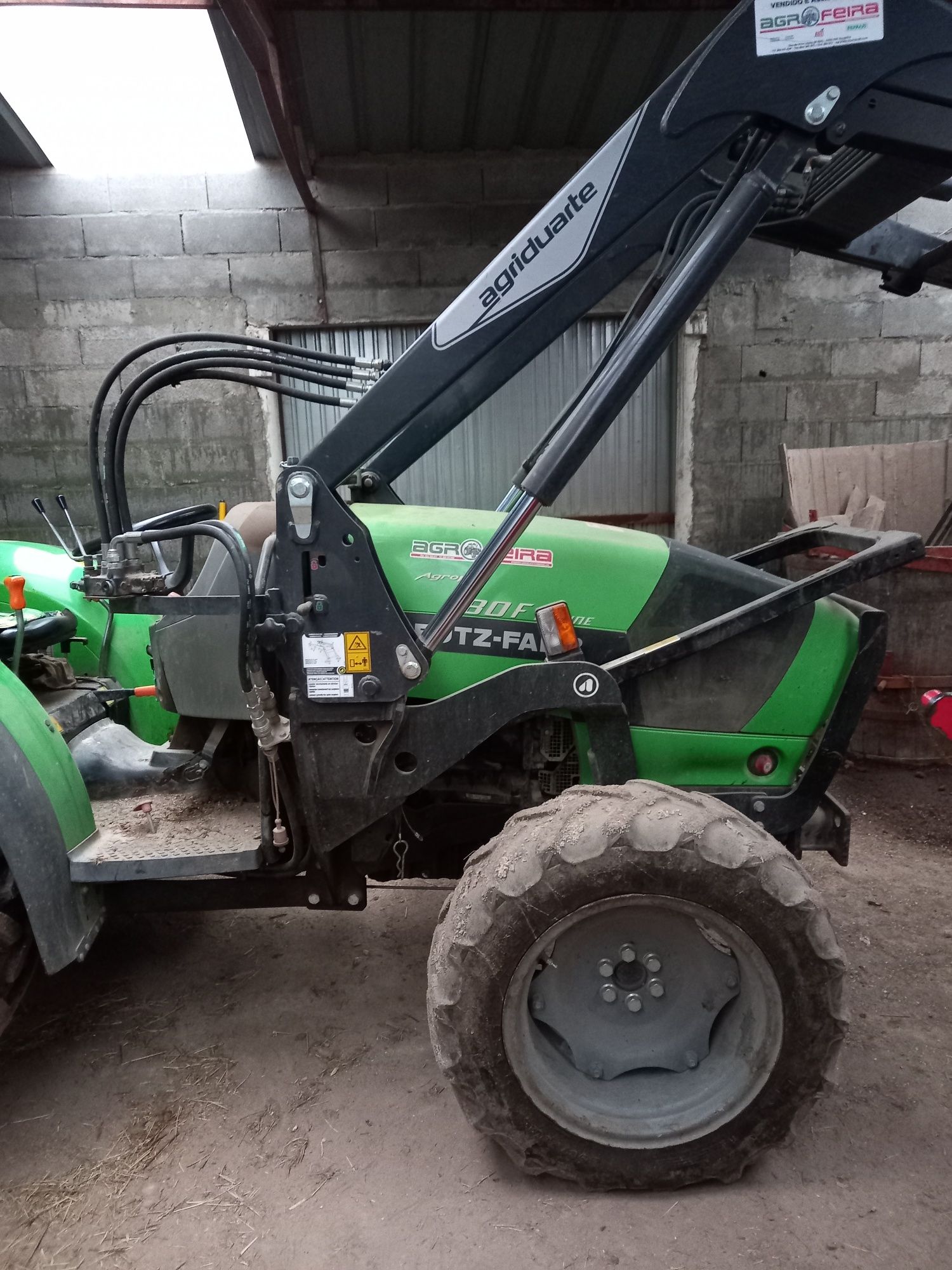 Trator deutz com carregador agriduarte 80 cv frutetot