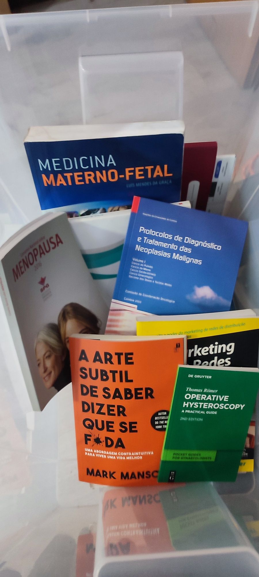 Caixa de livros variados