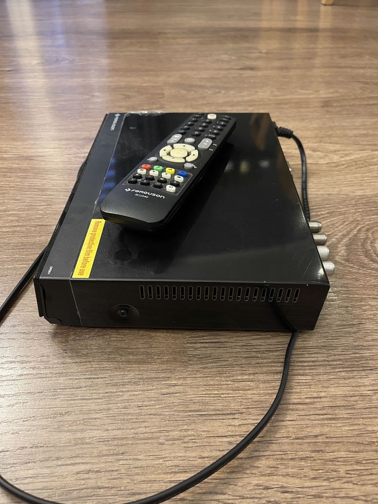 Tuner satelitarny i telewizyjny dvb-t2 Ferguson Ariva 153 Combo