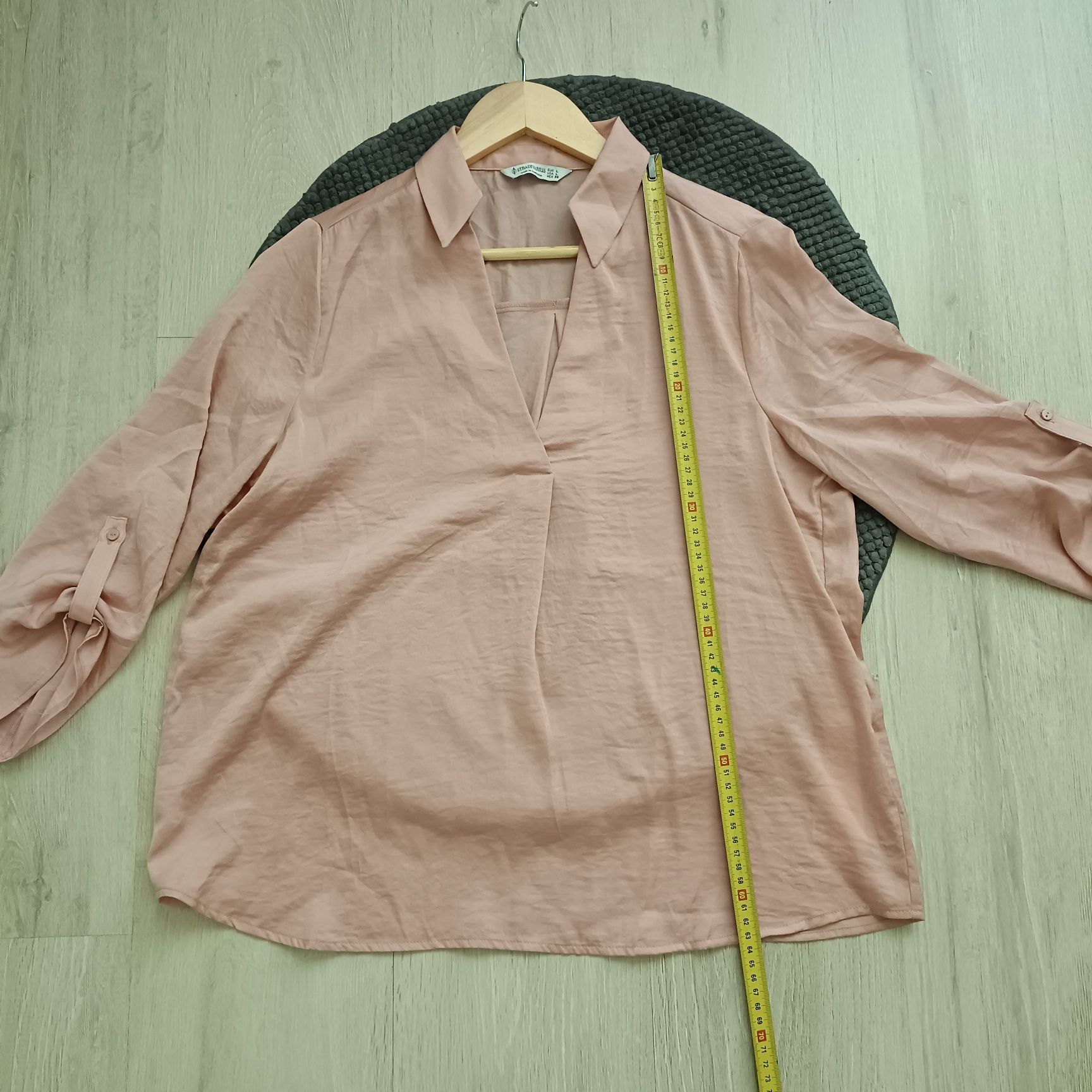 Elegancka, różowa bluzka, dekolt serek, rozmiar L / 40
