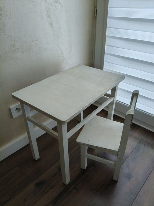 Stolik dziecięcy drewniany