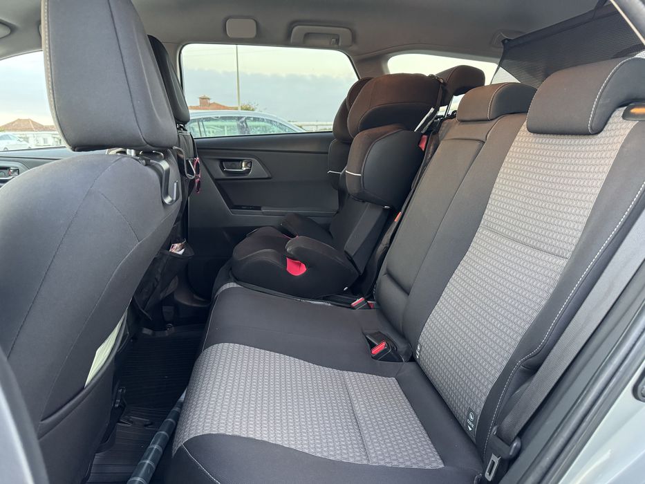 Toyota Auris Touring S. Híbrida + GPL Garantia Toyota Relax até 2027