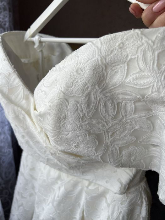 Весільна сукня або вечірня