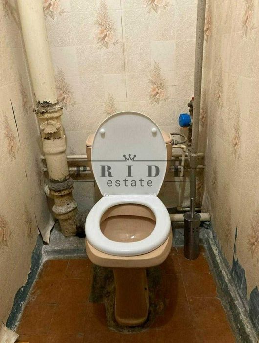 НЕДОРОГО Двокімнатна простора квартира на Троєщині !