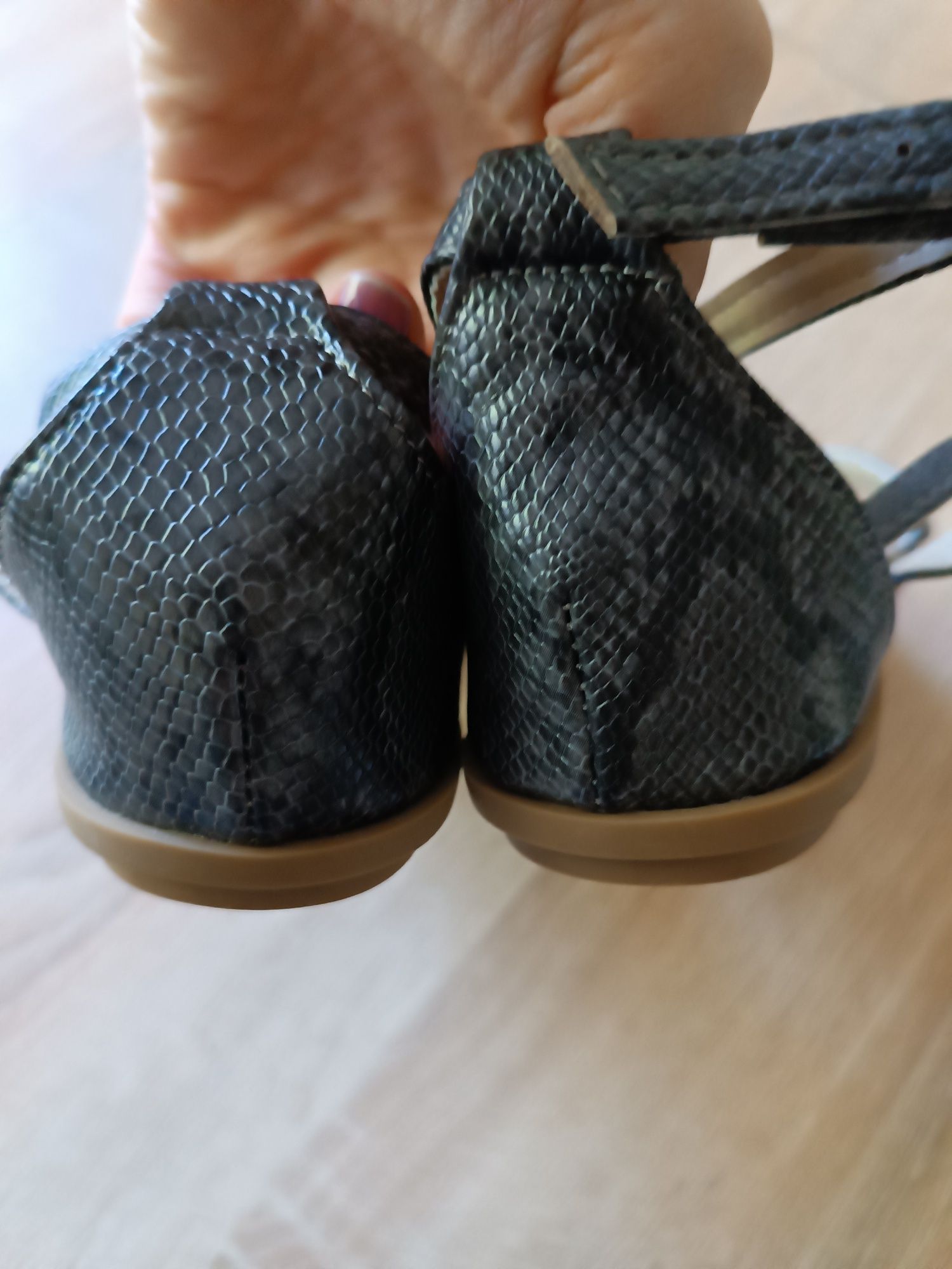 Nowe sandałki dla dziewczynki rozmiar 32, długość wkładki 21cm