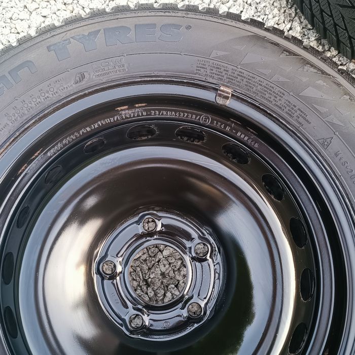 Koła 4 x felgi stalowe 16" z 2024 + opony zimowe Nokian 2024