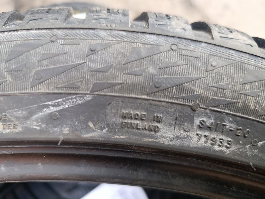 Продам комплект шин Nokian snowproof 2 suv зима 275/35-21;255/40-21