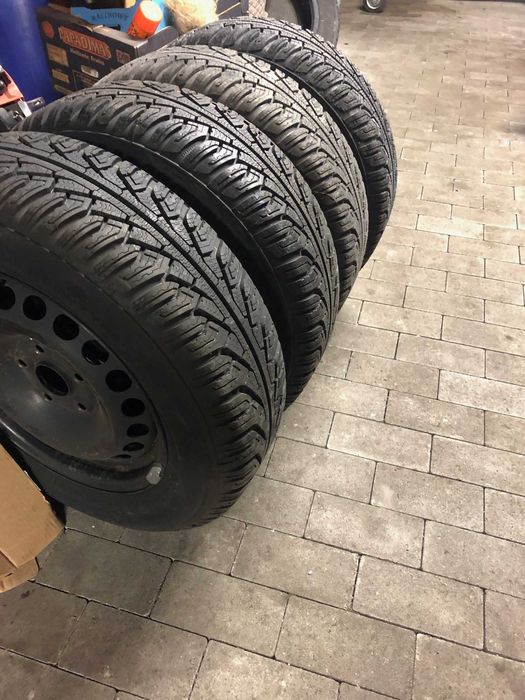 Koła z oponami zimowymi UNIROYAL 195/65R15 na felgach stalowych AUDI