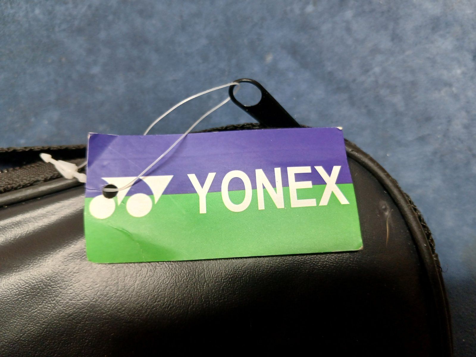 Продам новые бадбинтонные ракетки Yonex, подробности по телефону, торг