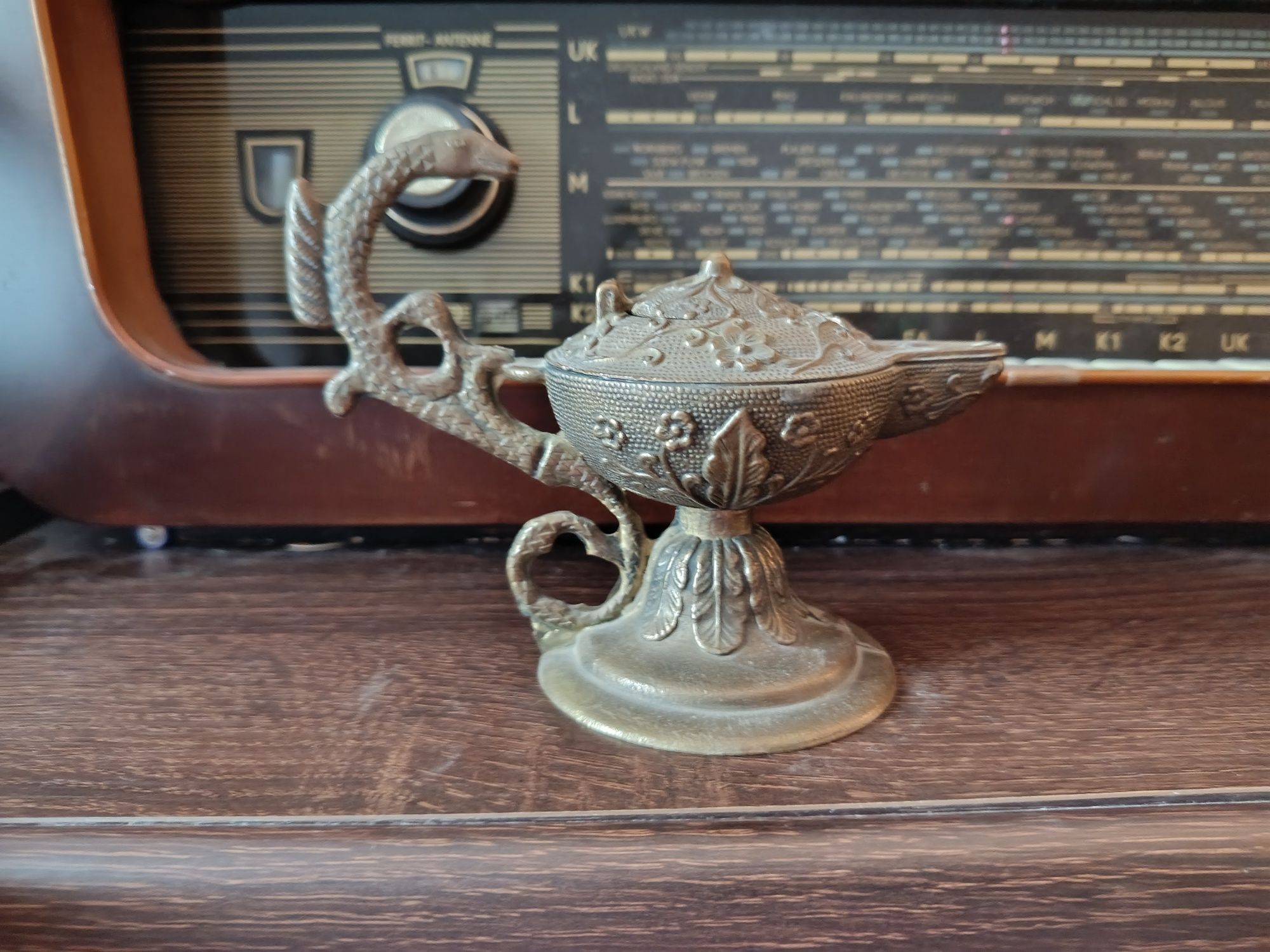 Stara zabytkowa lampa oliwna - lampa alladyna