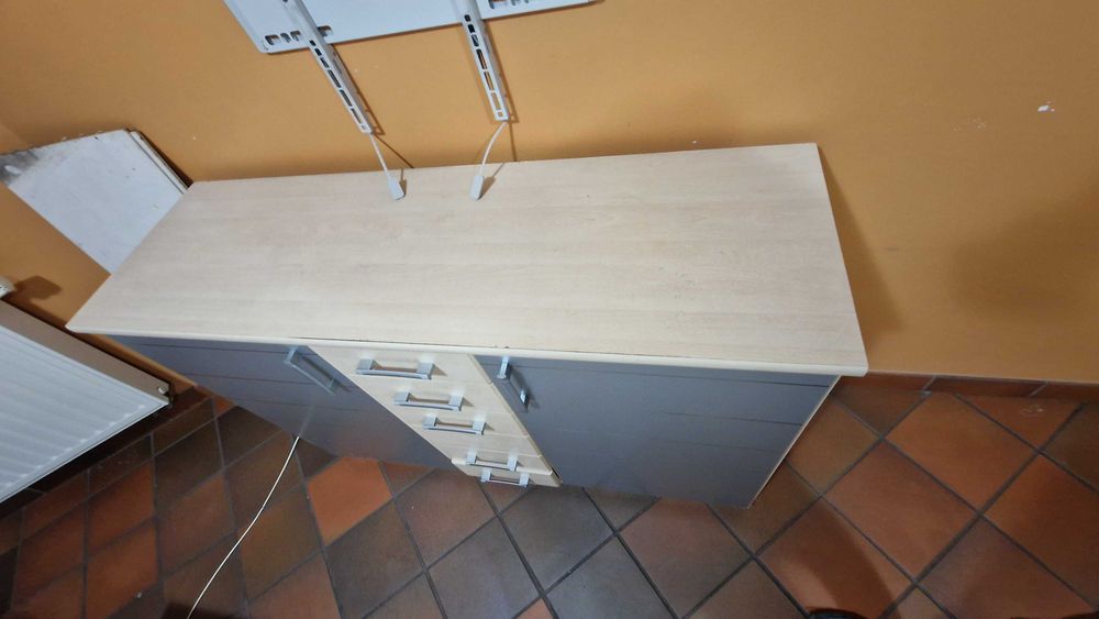 Sypialnia komoda szafa łóżko materac
