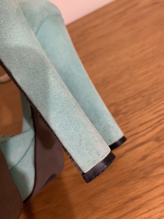 Босоніжки на підборах