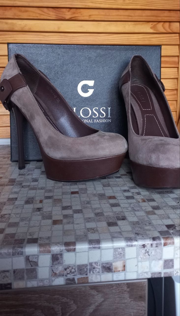 Женские туфли GLOSSI