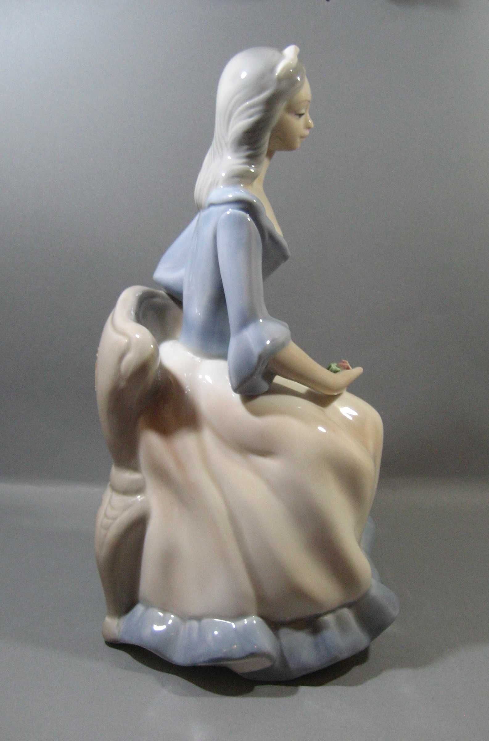 Figurka Porcelanowa Hiszpanska Tengra Valencia
25 cm