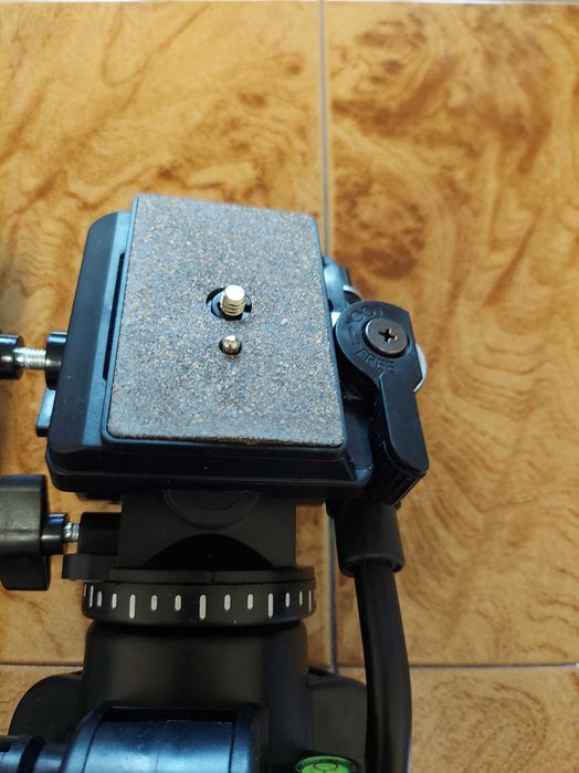 Фотоштатив профессиональный, трипод Bresser TR-688 V. Германия. Новый.