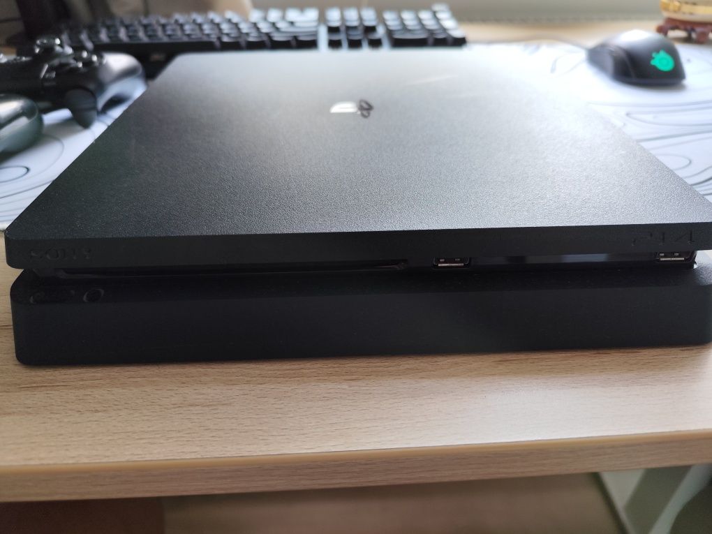 Ps4 + 2 pady, wszystko sprawne
