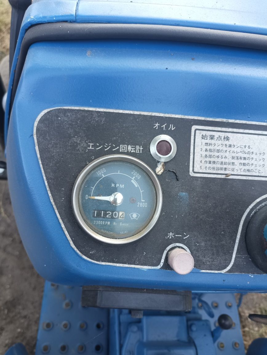 Trator agrícola hinomoto