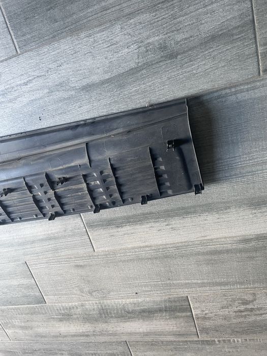 Накладка заднего бампера Toyota Land Cruiser 200. 52162-60040