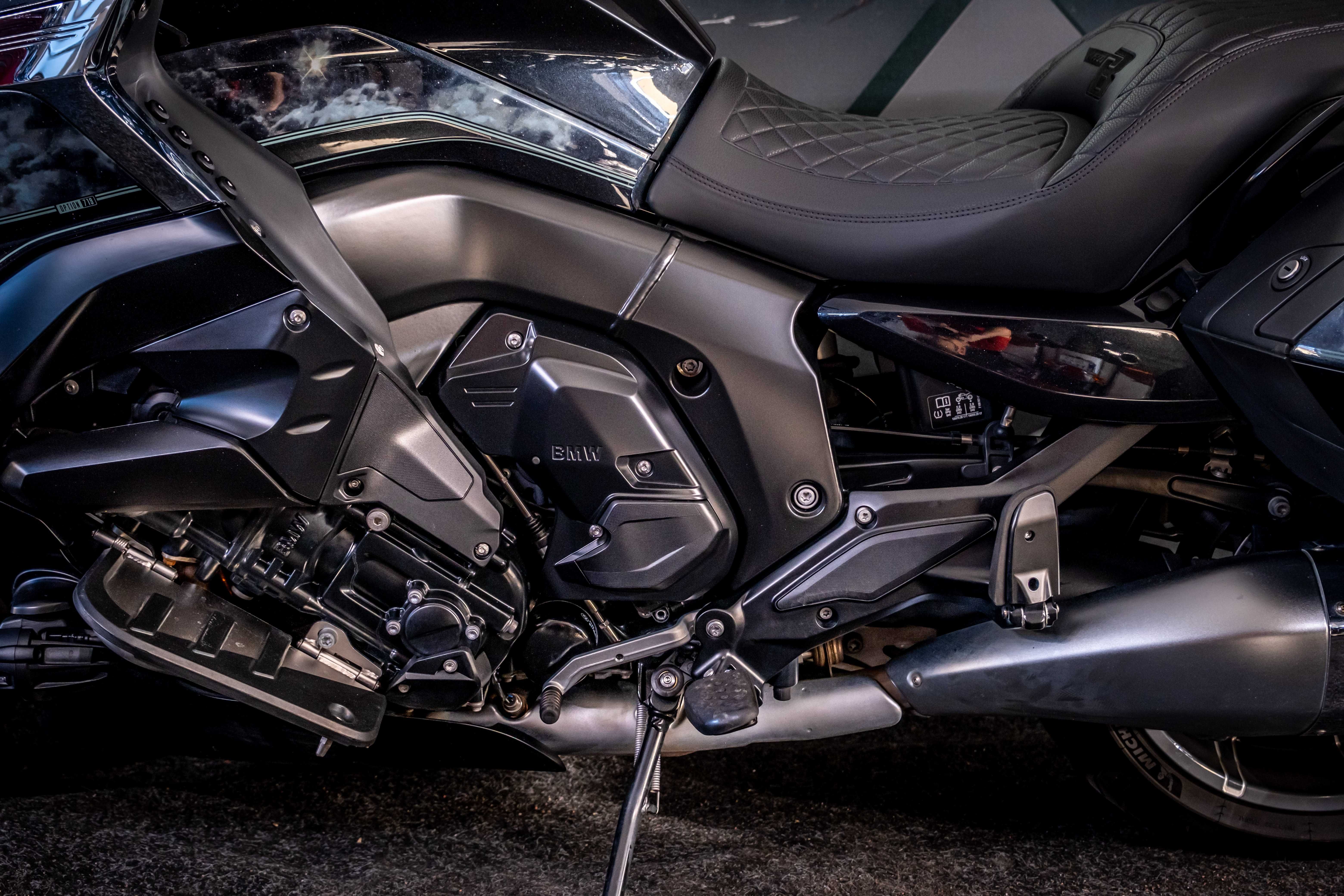 BMW K1600 Midnight