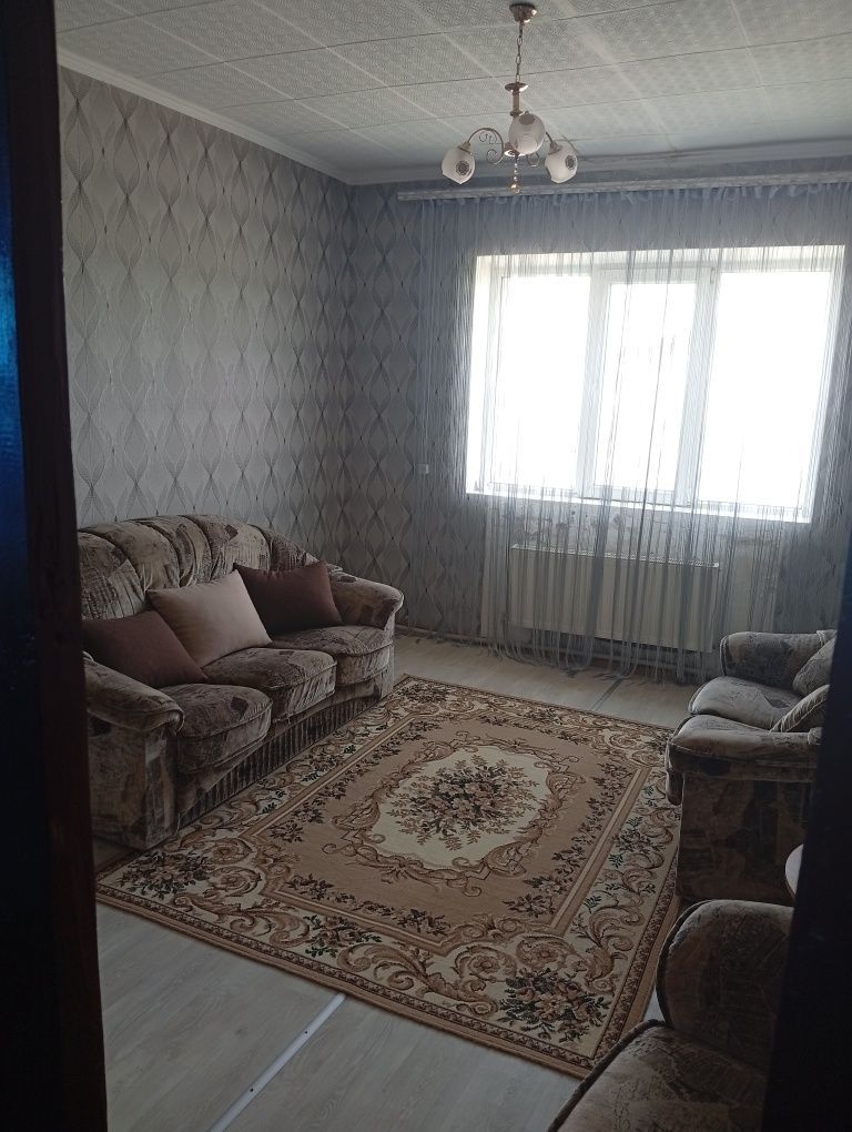 Великий двох поверховий будинок