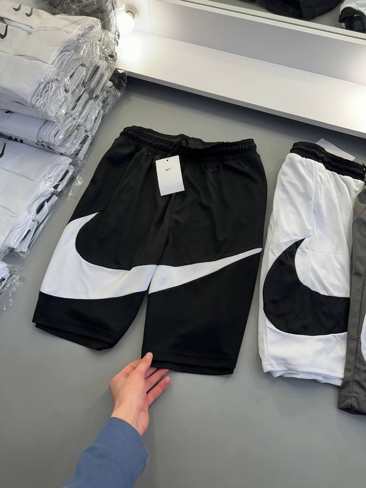 Шорти Nike Swoosh ( центр лого )