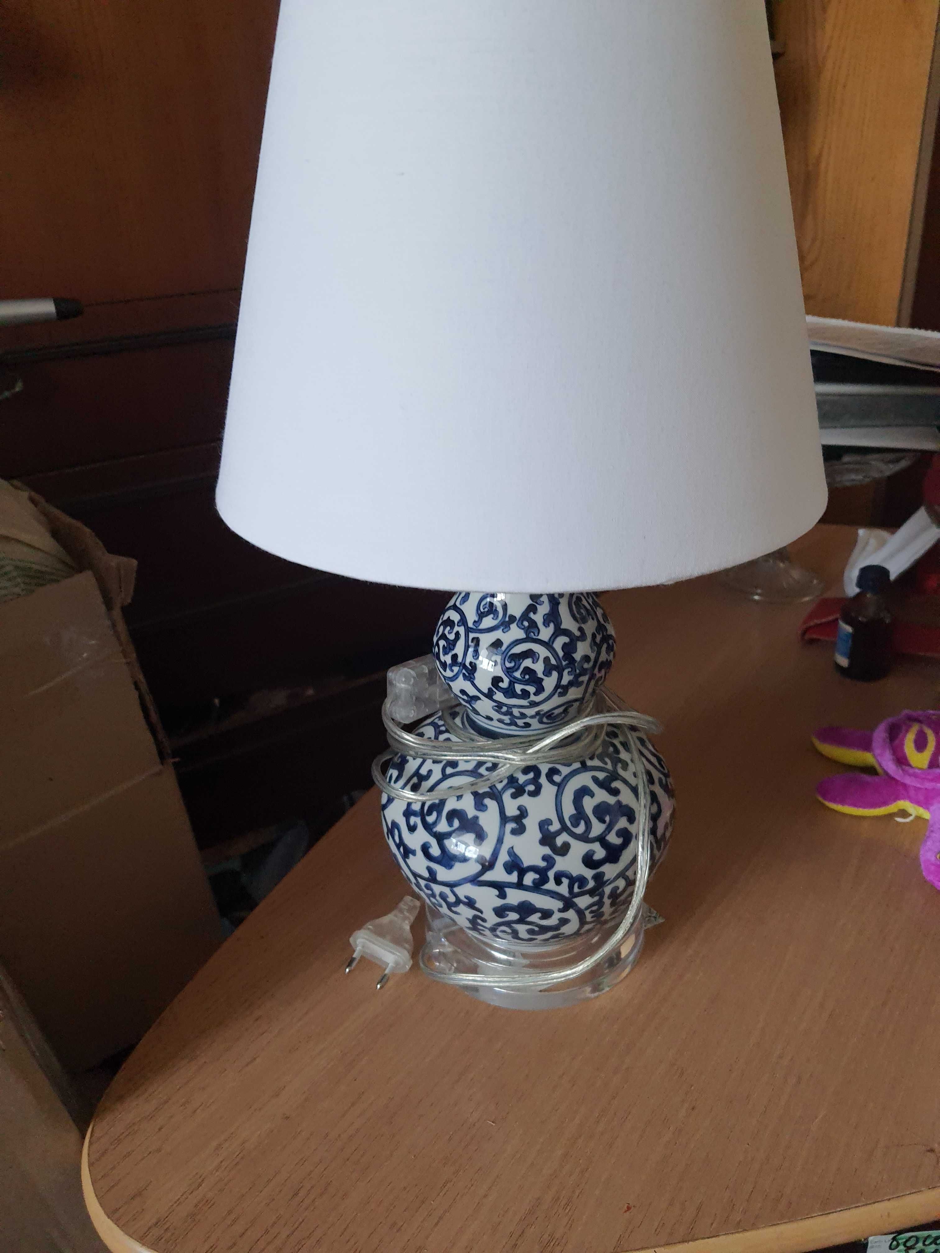 Лампа настольная ,очень красивая ,привезена из Германии!