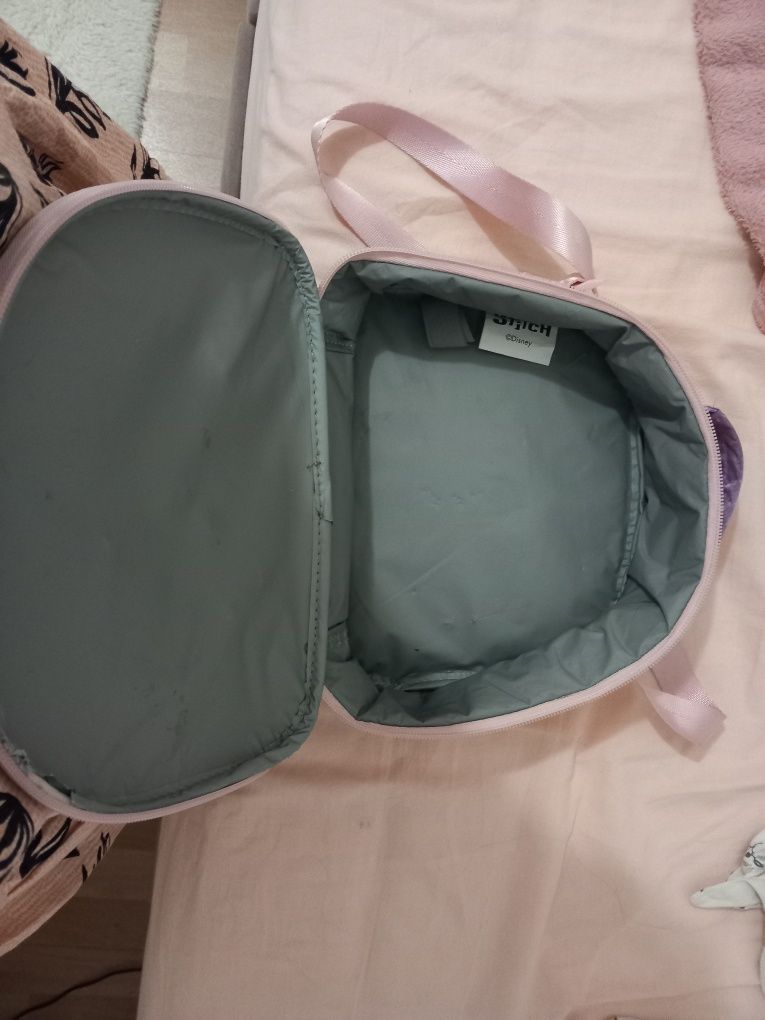 Lancheira Stich em bom estado.