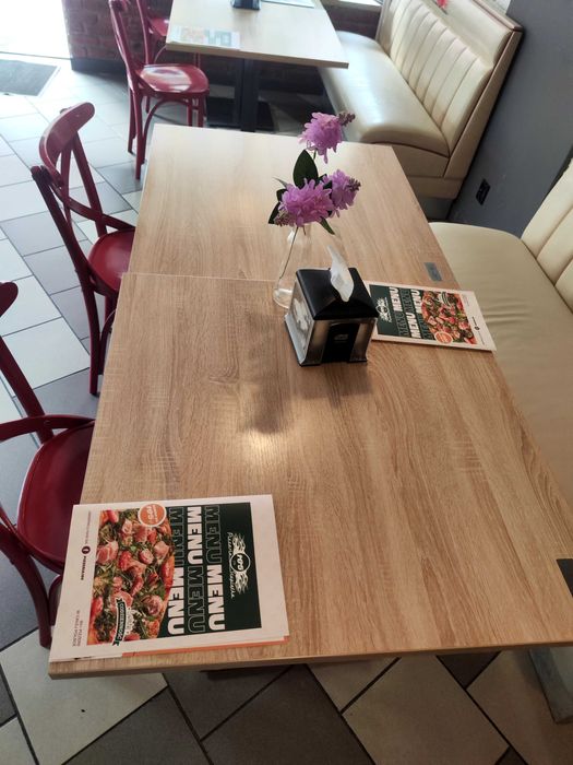 Stoły, wyposażenie restauracji