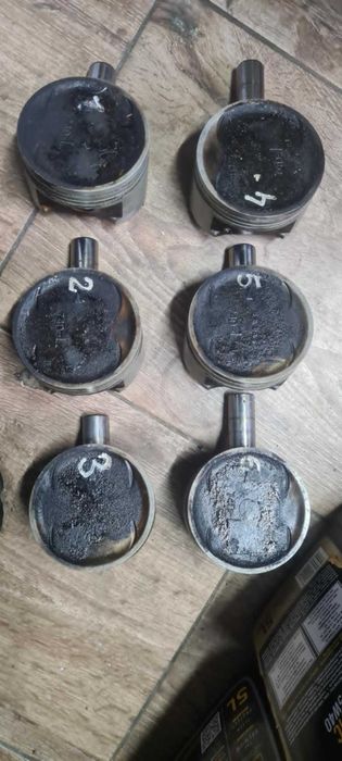 tłoki mitsubishi 6g74 3,5 v6 6g72 Pajero