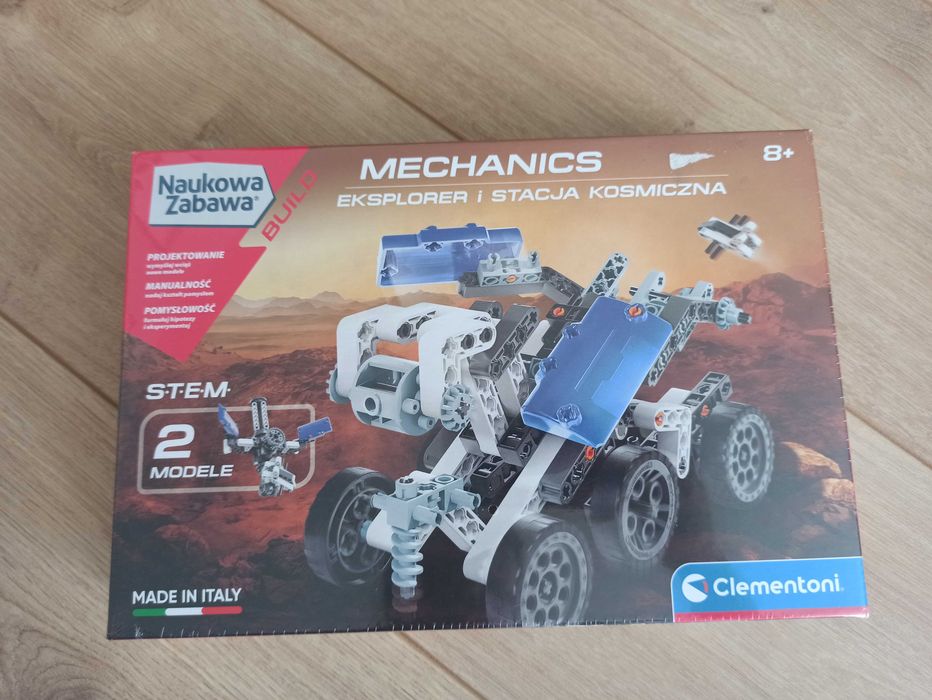 Mechanics Eksplorer i stacja kosmiczna