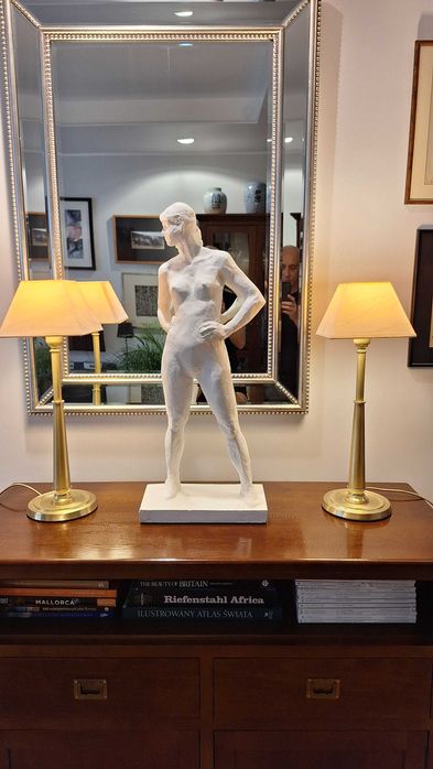 2 włoskie lampy stołowe – złoto vintage, elegancja i ciepły klimat