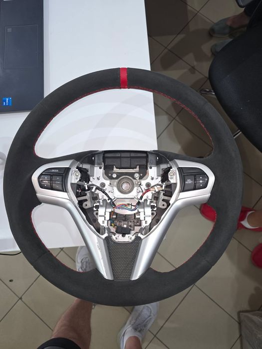 Obszywanie kierownic skórą DOJEŻDŻAMY