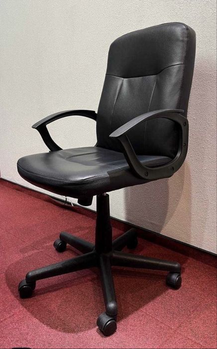 Офісне крісло з регулюванням висоти