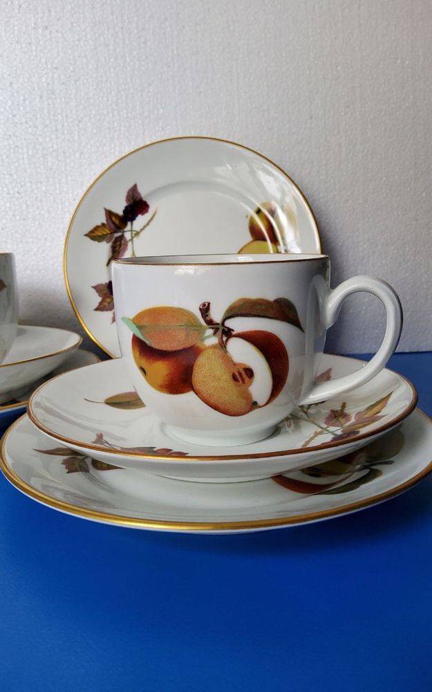 Порцелянові чайні пари Royal Worcester Evesham gold