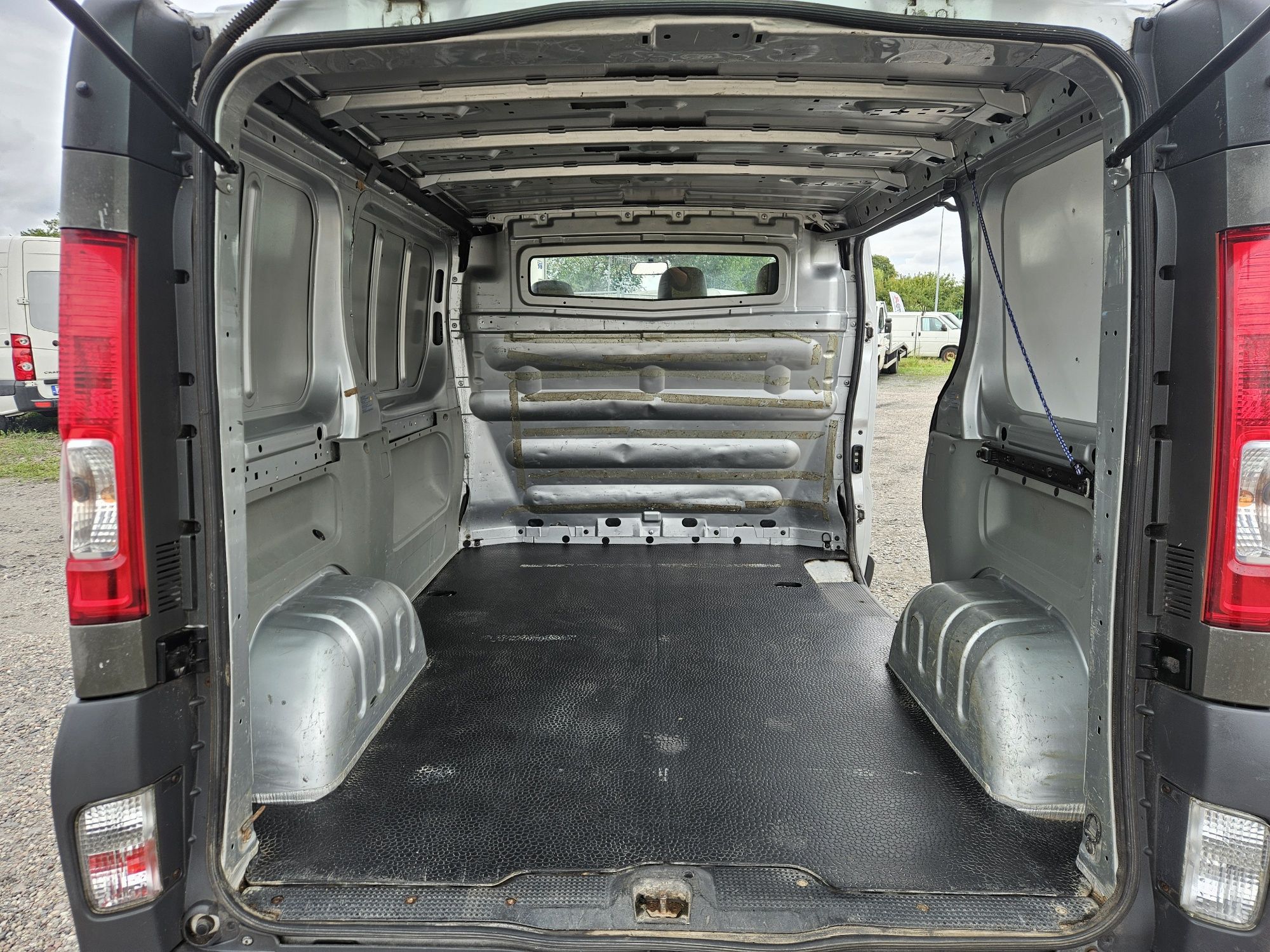 Opel Vivaro 2.0 CDTI blaszak klima z Niemiec ładny nie(trafic)