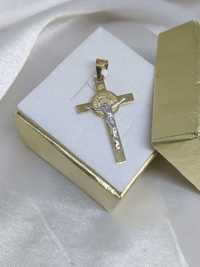 Złoty wisiorek krzyżyk z Panem Jezusem, złoto 585 chrzest komunia