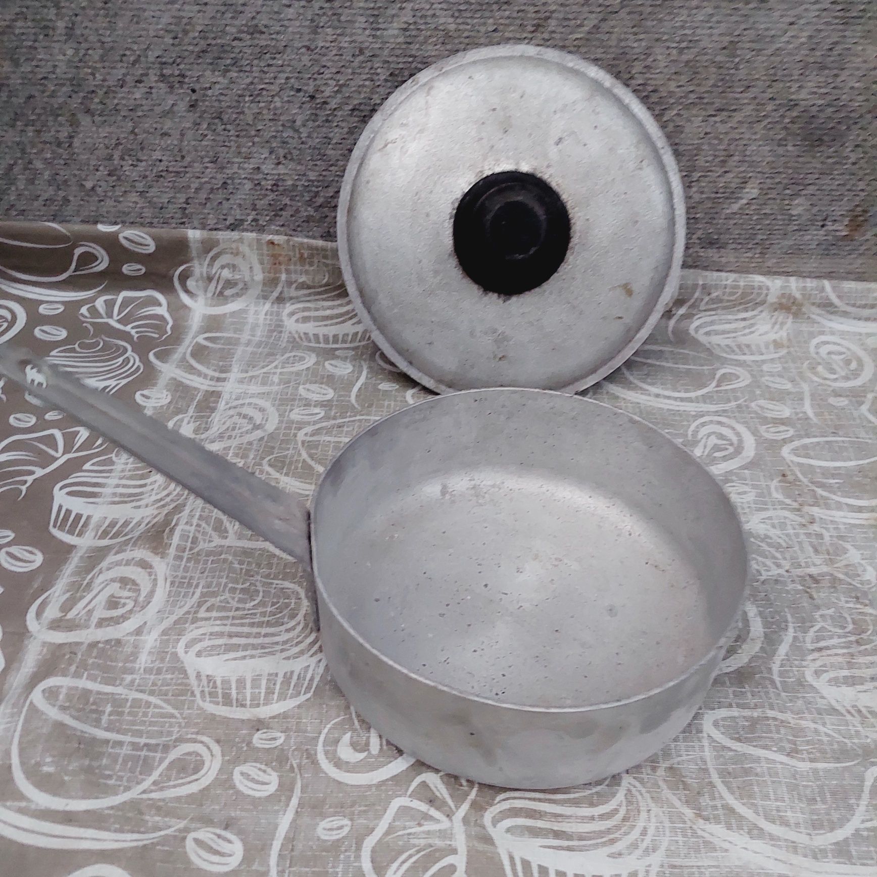 Кастрюли,сковороды,,миски