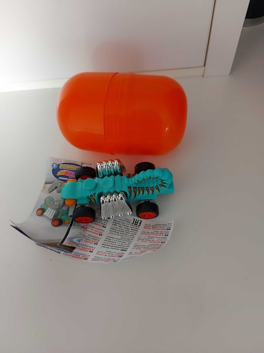 Brinde kinder/ hot wheels