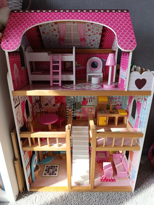 Duży domek dla lalek