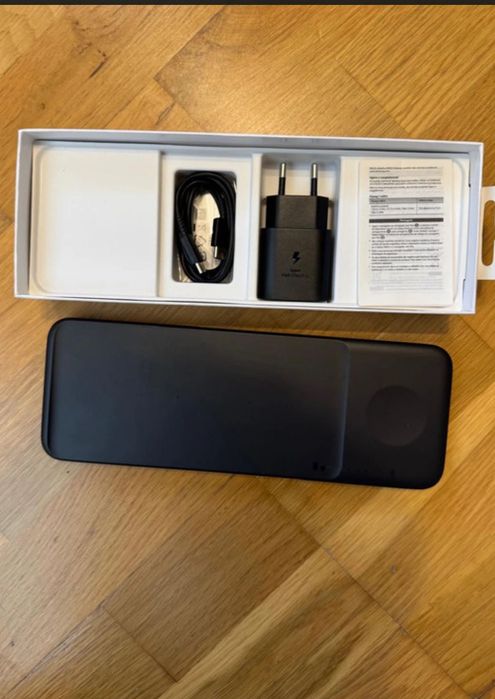 Samsung galaxy s22 ultra + słuchawki , ładowarka i zegarek