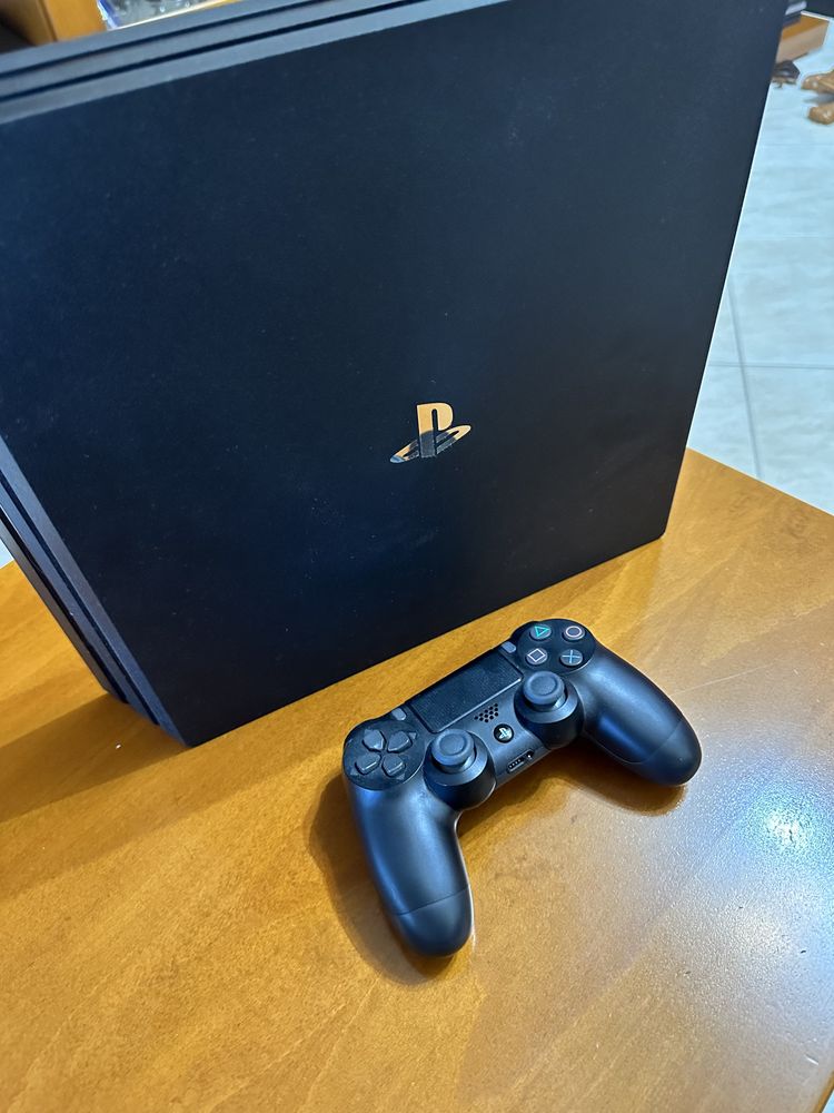 PS4 Pro. -1 Tb.   4K