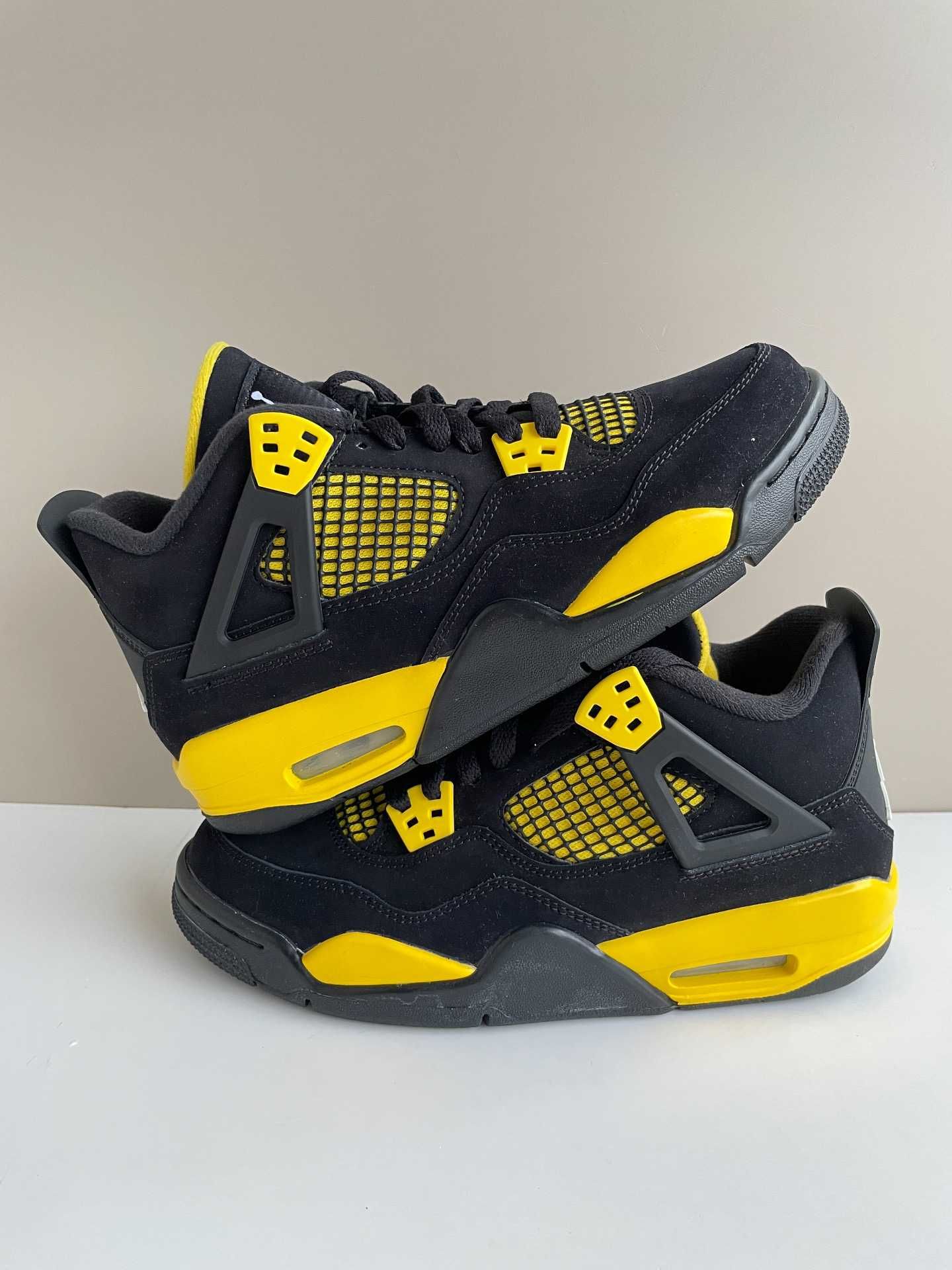Jordan 4 rétro Thunder 45
