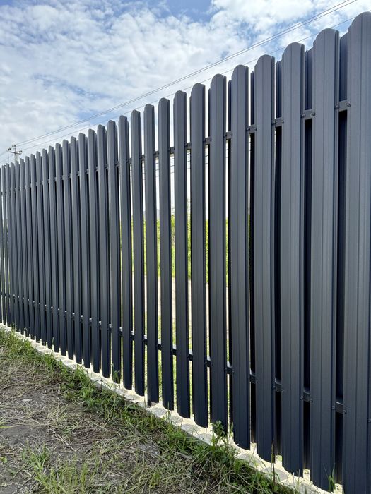 Паркан з металевих штахет під КЛЮЧ + монтаж в Луцьку