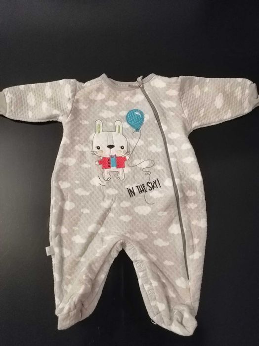 Pajacyk dla niemowlaka na zameczek rozm 68