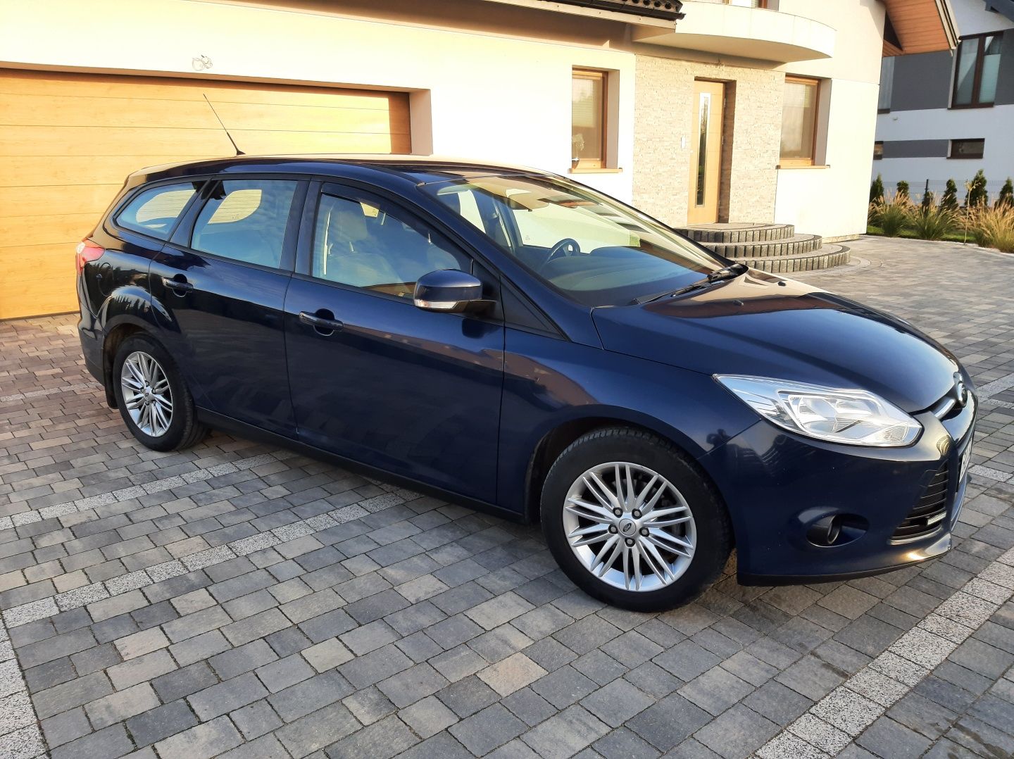 Ford Focus kombi 1.6 benzyna, polski salon , bezwypadkowy !!!