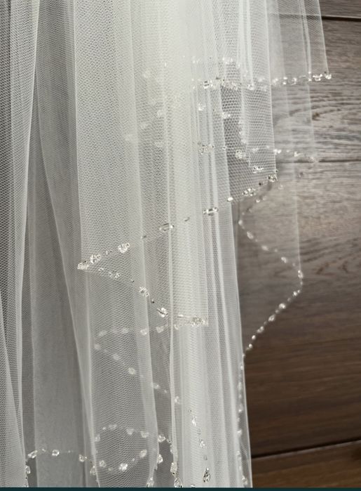 Długi welon z krysztalkami