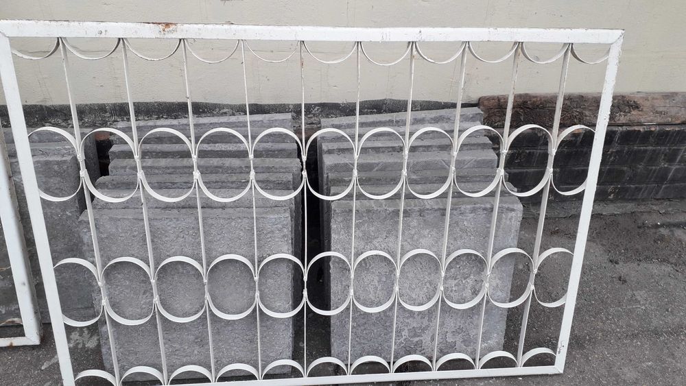 Продам решетку на окно