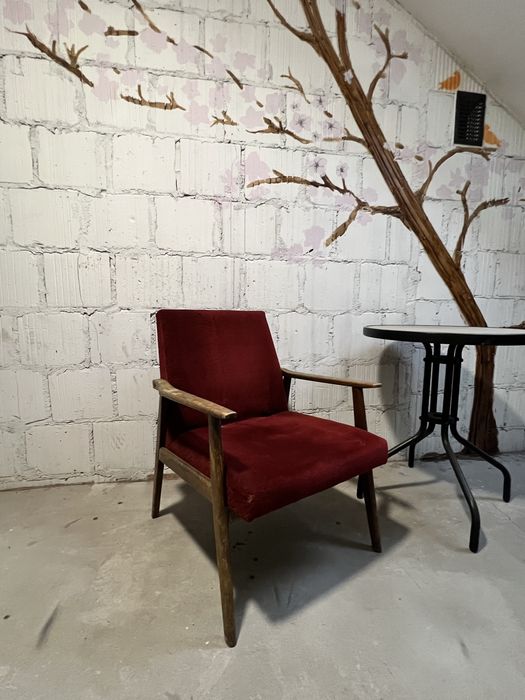 Fotel z epoki „PRL”