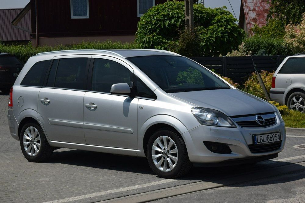 Opel Zafira 1.6B Klimatronik/ Xenon/ PDC/ 2013r/ 7 OSOBOWY Sprowadzony