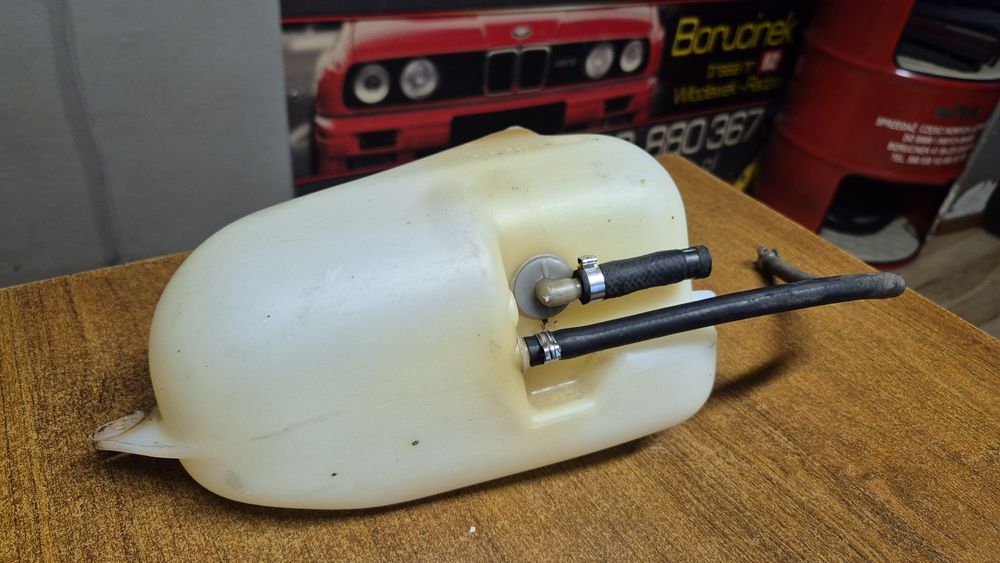 BMW E30 Zbiornik Zbiorniczek Wyrównawczy Baku Paliwa PochłaniaczOparów